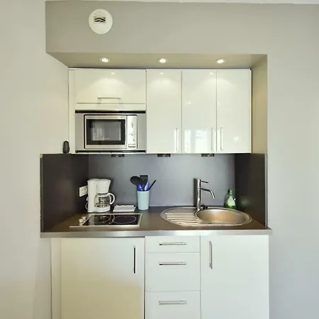 5-min Walk To The Beaches! Palm Beach Area - Ideal For Couple! *