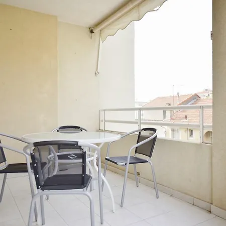 Appartement 5-min Walk To The Beaches! Palm Beach Area - Ideal For Couple!