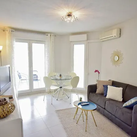 5-min Walk To The Beaches! Palm Beach Area - Ideal For Couple!
