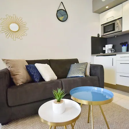 5-min Walk To The Beaches! Palm Beach Area - Ideal For Couple! *